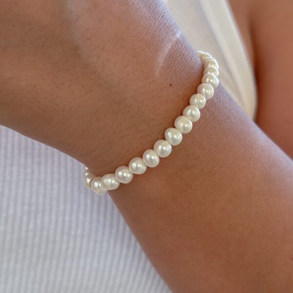 BASIC MEDIUM PEARL BRACELET