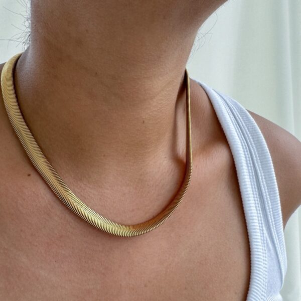 CHUNKY GOLDEN SNAKE NECKLACE - Imagen 2